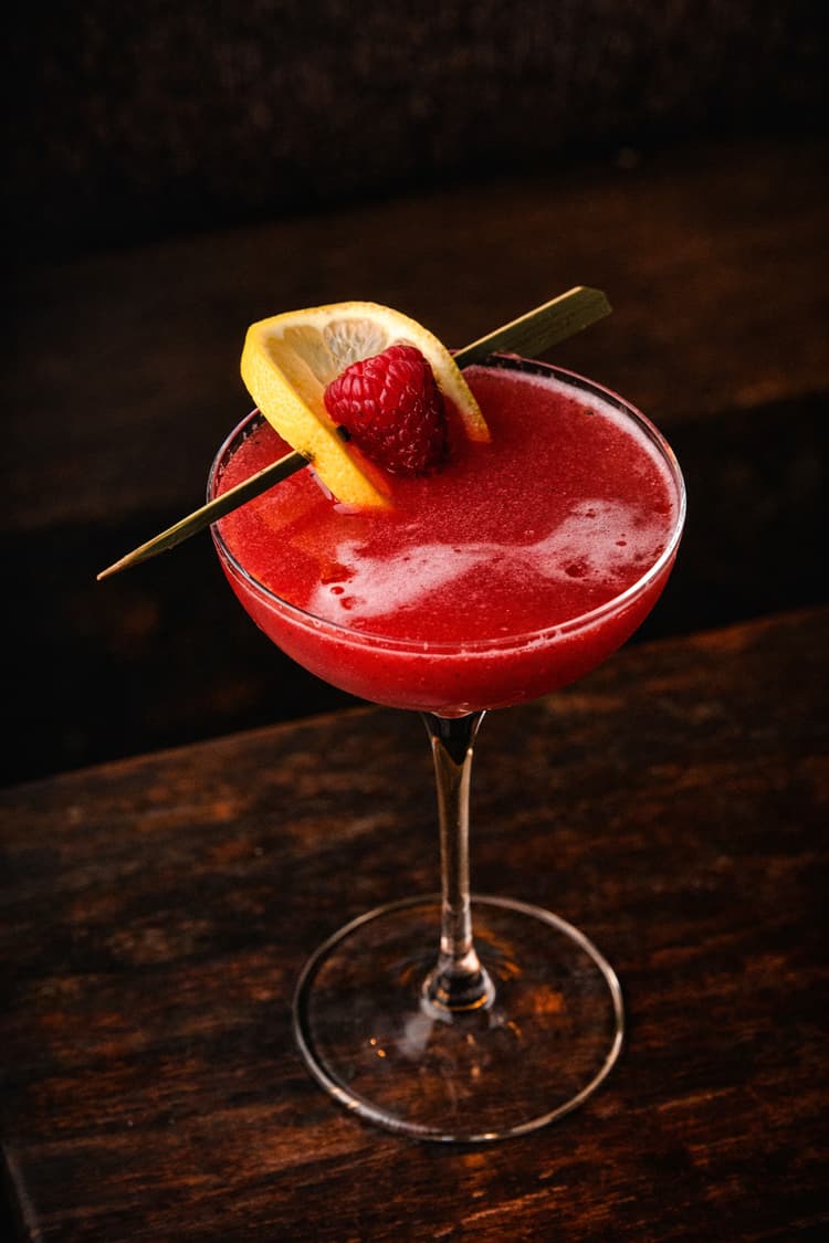 Cocktails, wine & beverages