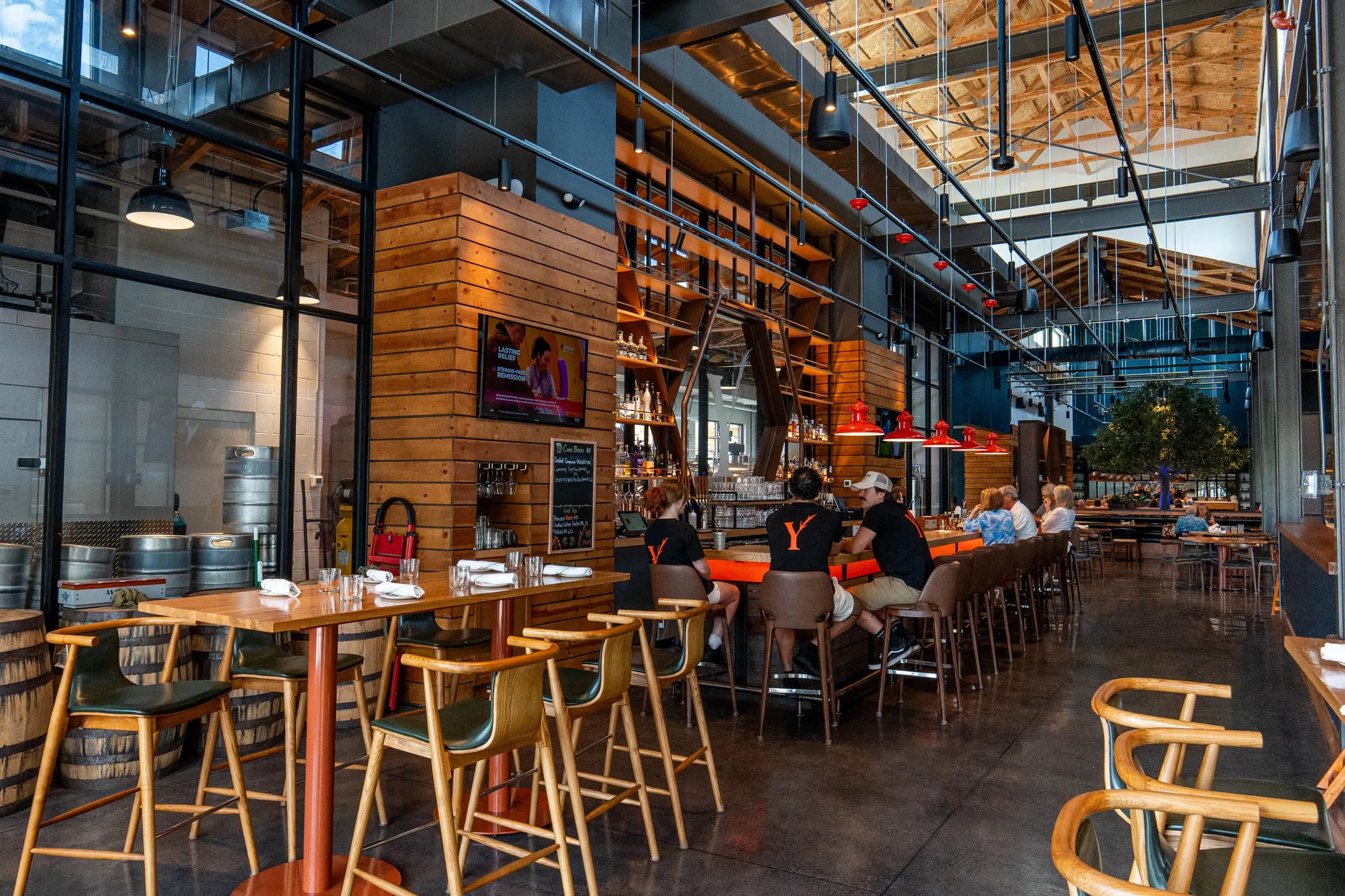 YAVA Kitchen & Brewhouse dining room